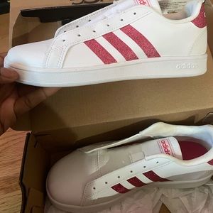 White and pink girls sneaker